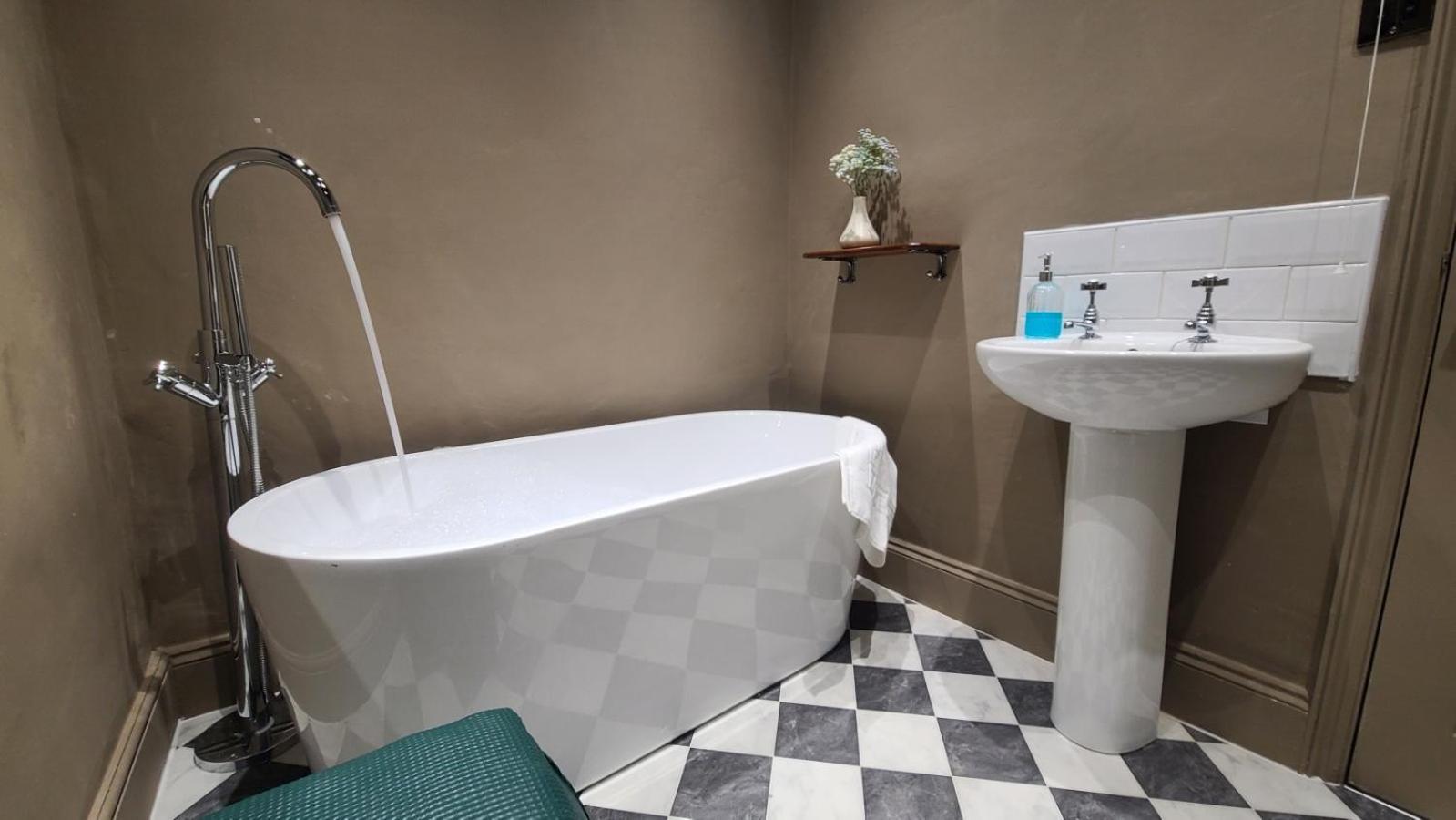 Samuels' A Duplex Apartment By Spires Accommodation In Lichfield City Centre Екстериор снимка