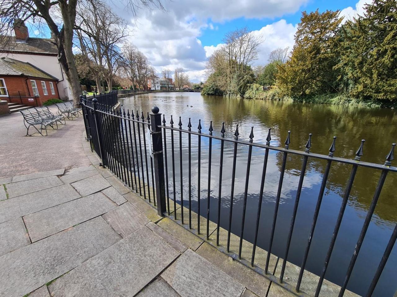 Samuels' A Duplex Apartment By Spires Accommodation In Lichfield City Centre Екстериор снимка